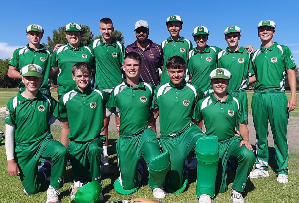 JF KRIEKET NEEM DEEL AAN KOVSIES SMASH